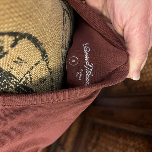 Universal Thread - Picture 4 of 4